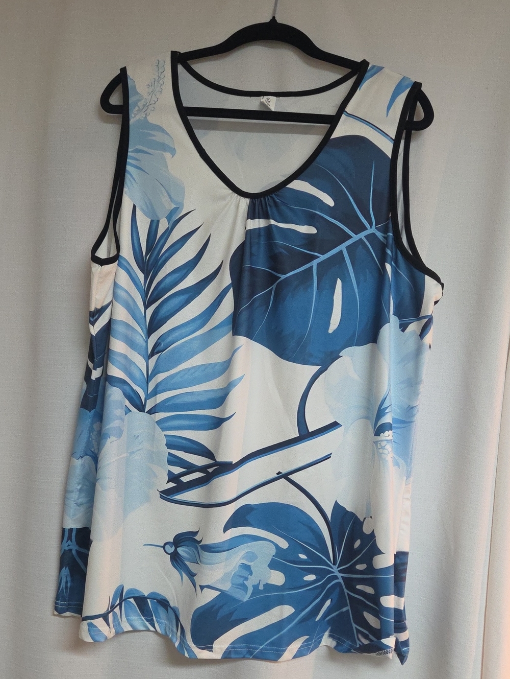 Women’s 3X Blue Tropical Print V-Neck Tank Top